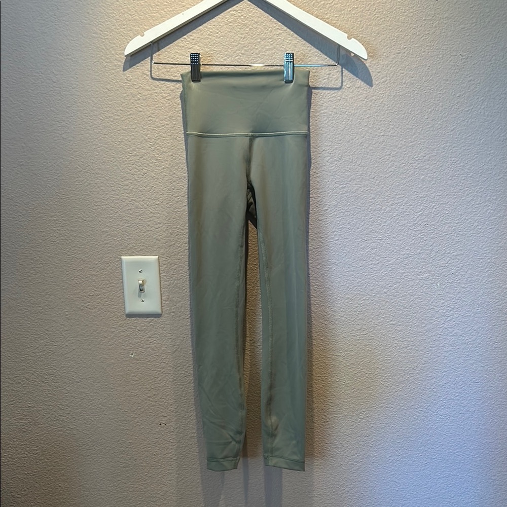 Women’s Lululemon Wunder Under Leggings Size 0